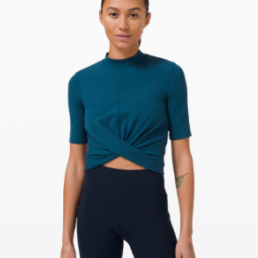 Lululemon twisted front mock neck shirt
